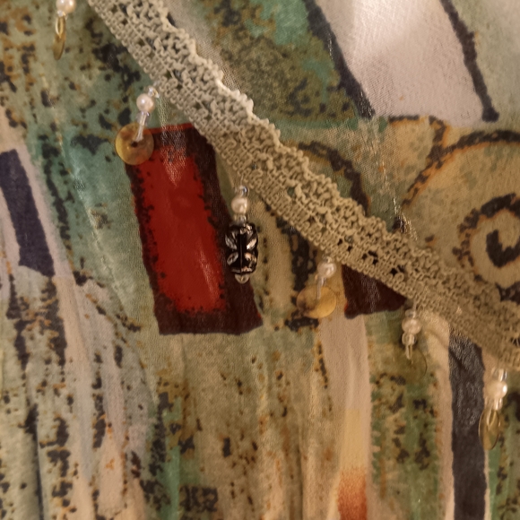 Abstract Patterned Blouse - Picture 11 of 13